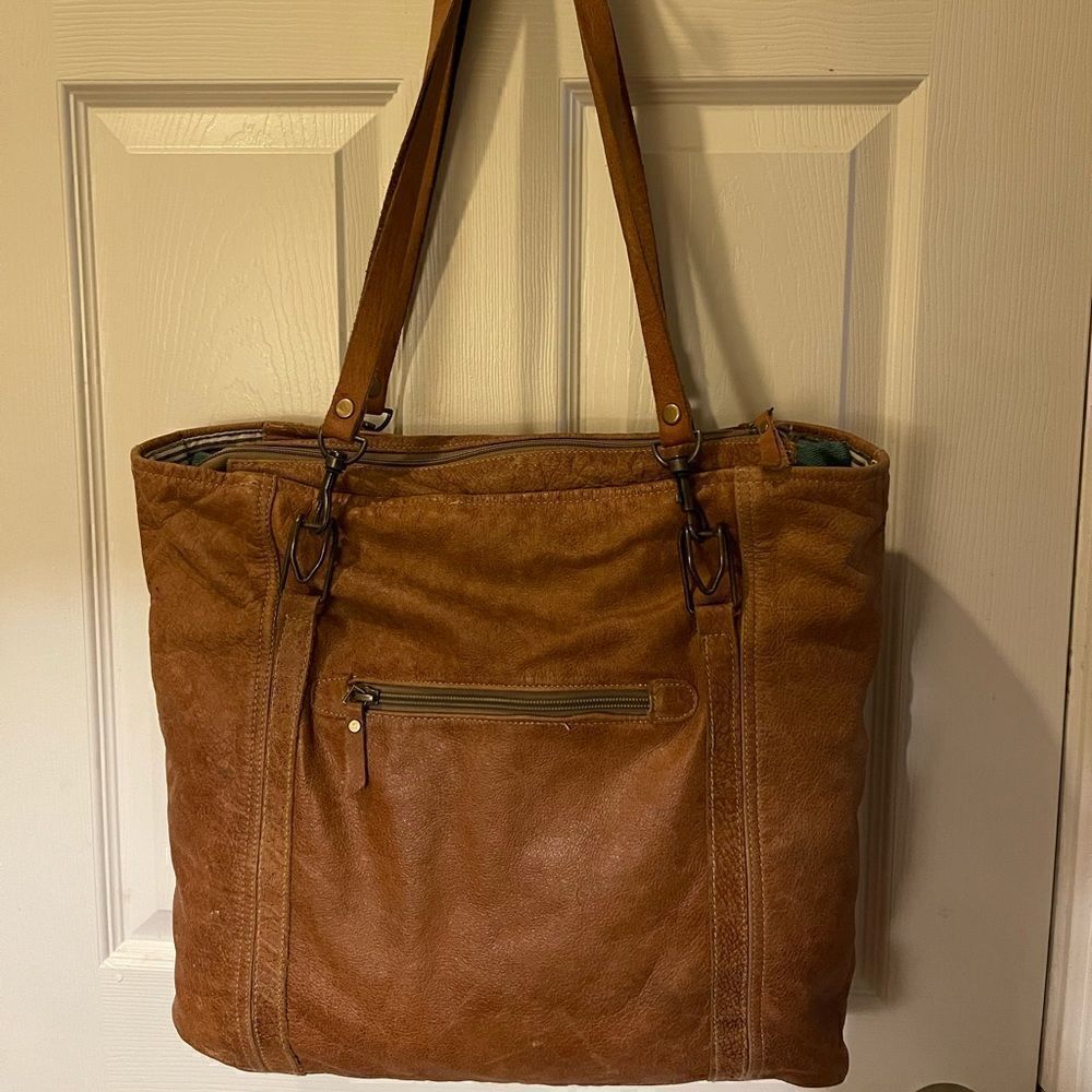 Heartstrings weathered leather tan extra large tote antique tone hardwares.